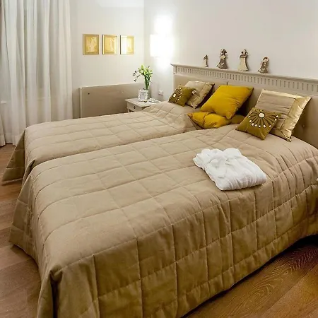 Spacious 5-bedroom House Hébergement de vacances