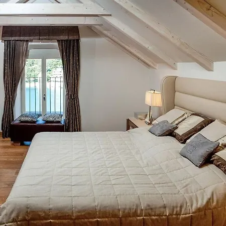 Spacious 5-bedroom House Feriehus Hvar Town
