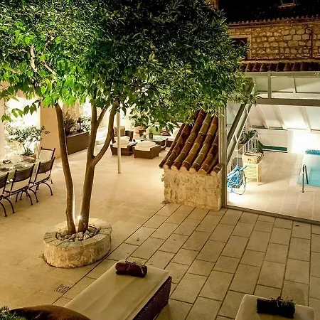 Spacious 5-bedroom House Hébergement de vacances